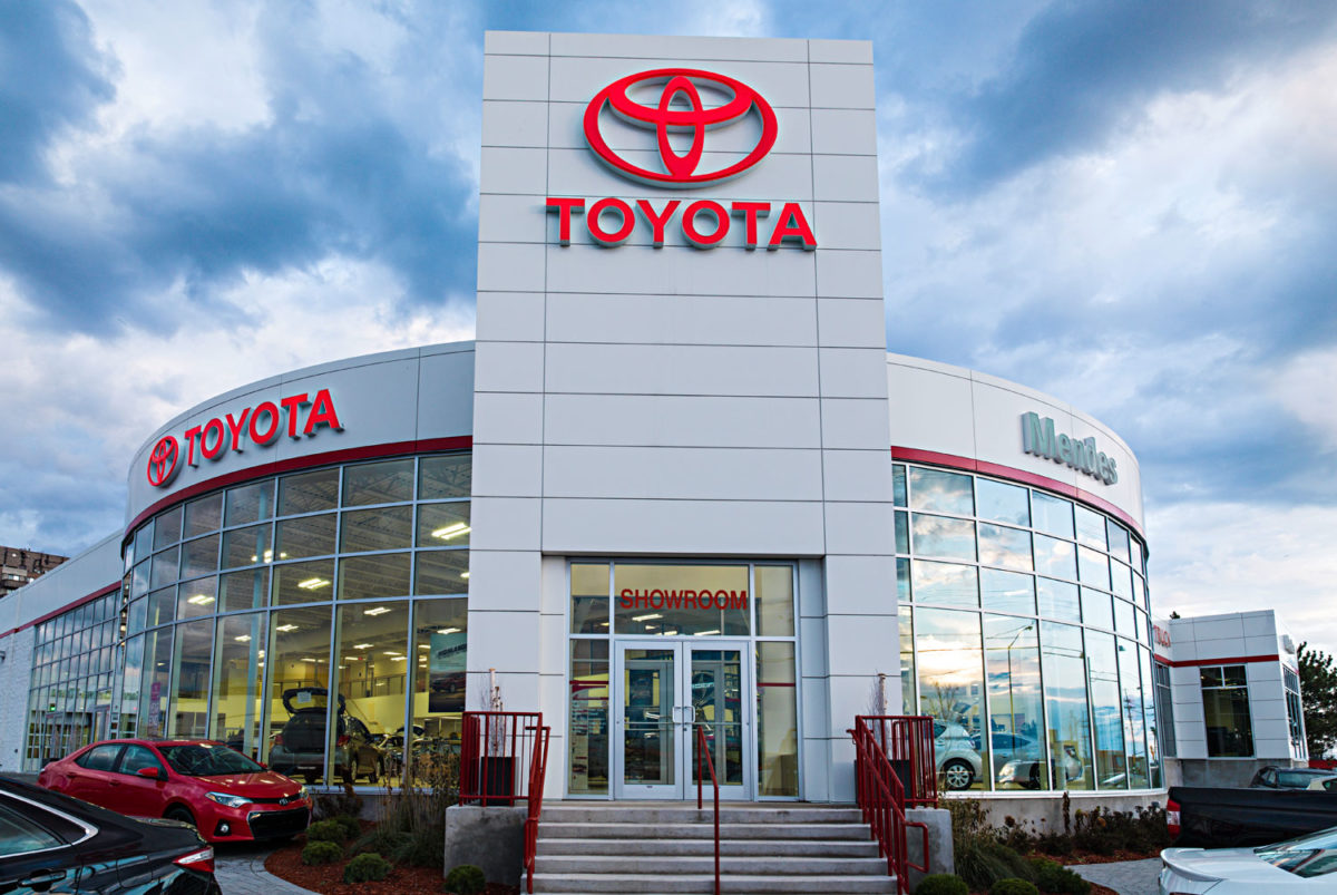 Exterior view Mendes Toyota, main entrance.