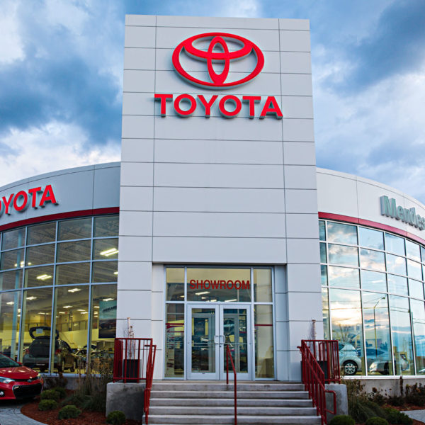 Exterior view Mendes Toyota, main entrance.
